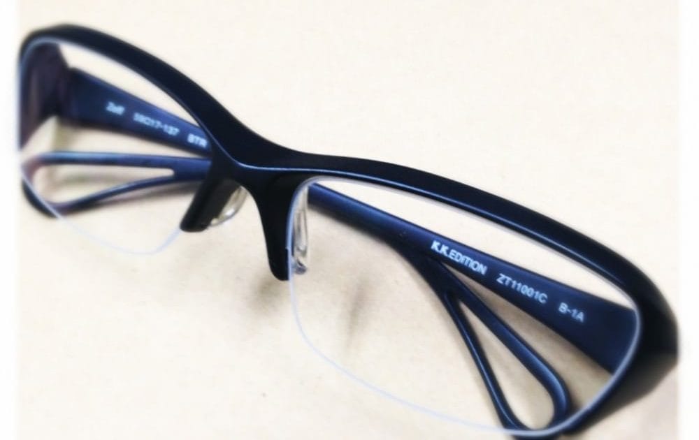 普段使いにスポーティーな黒縁ゲット！2012年のフレッシュはスポーティー！？かもしれない