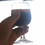 普段使いのコップをワイングラスに変えてみたら夏の生活レベル上がる