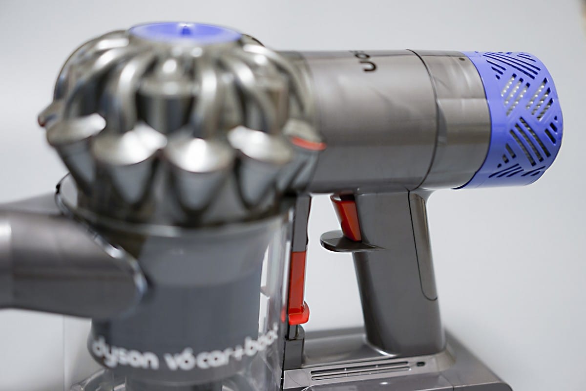 DSC08788 A blender on a counter