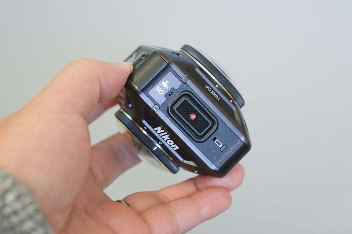 DSC08860 A hand holding a cell phone