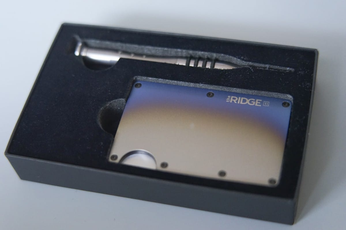 DSC09437 A clock that is on the phone