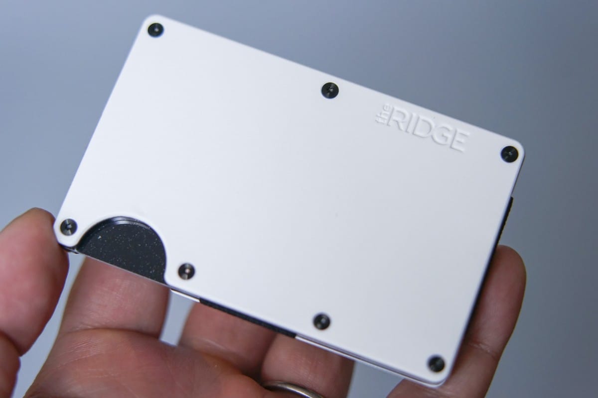 DSC09438 A hand holding a cell phone