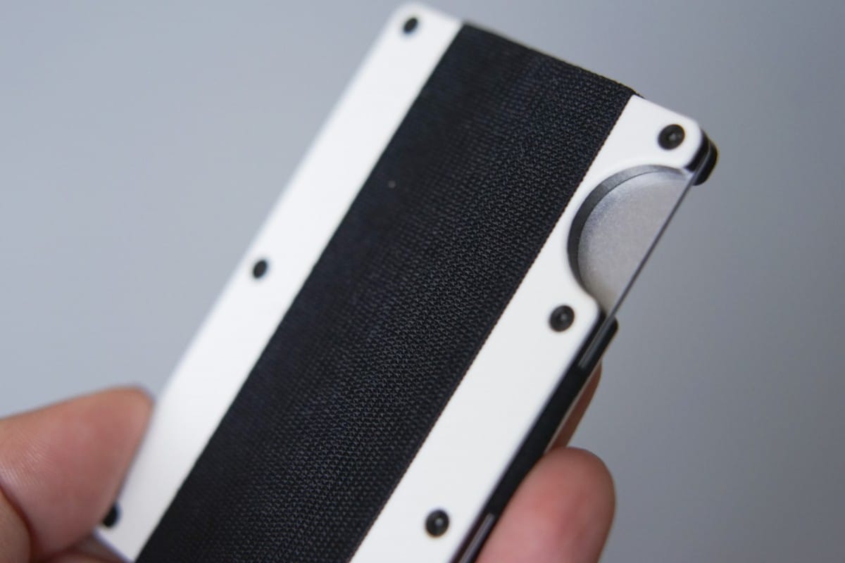 DSC09441 A hand holding a cell phone