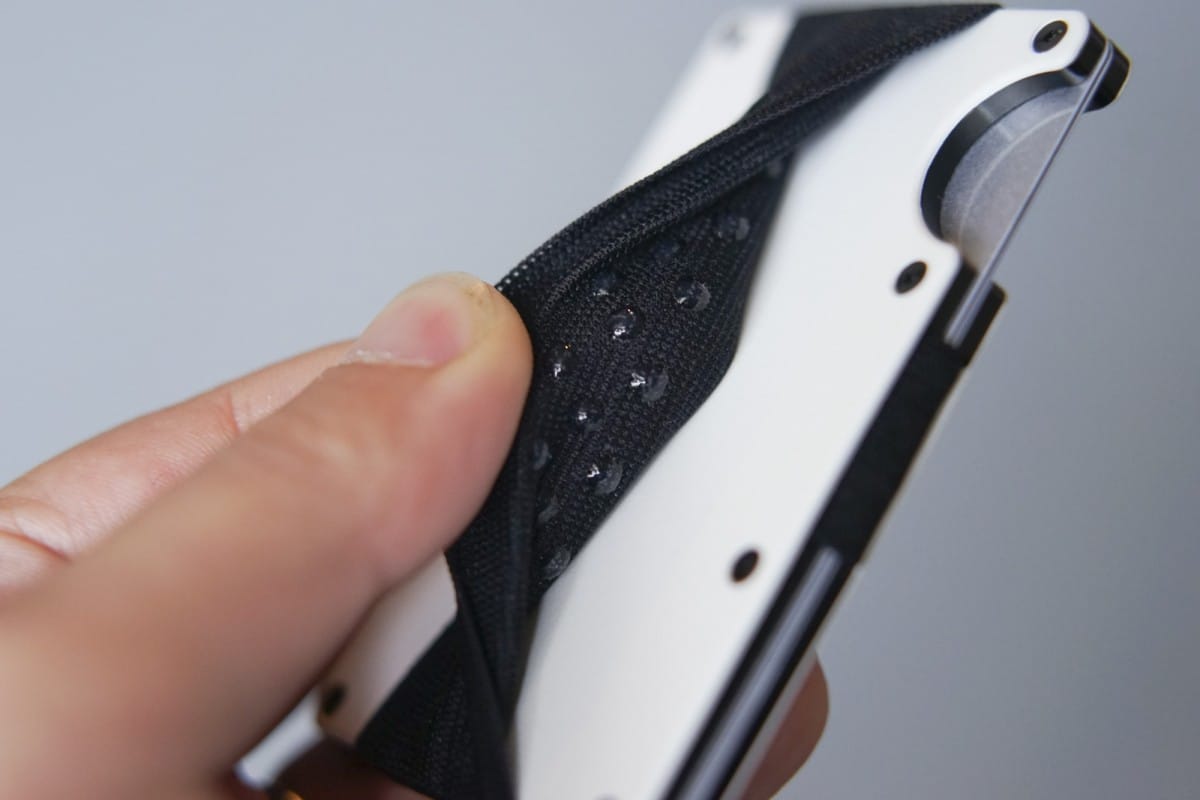 DSC09443 A hand holding a knife