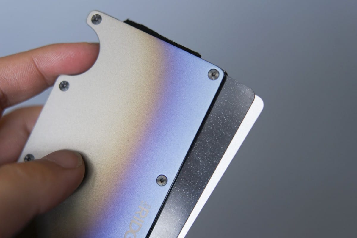 DSC09455 A hand holding a cell phone