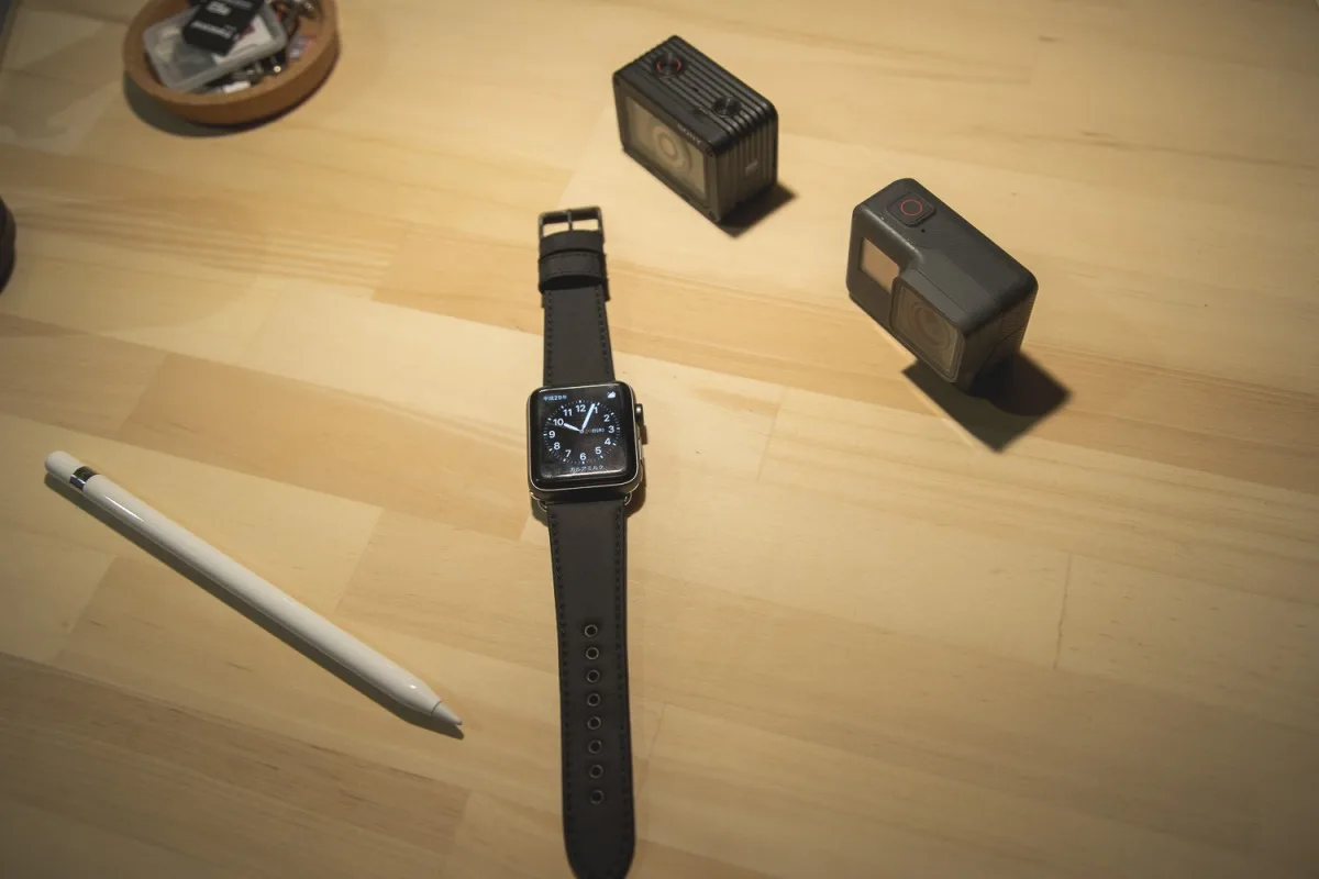 黒い Apple Watch に映える、ヘッド・ポーターの BLACK BEAUTY
